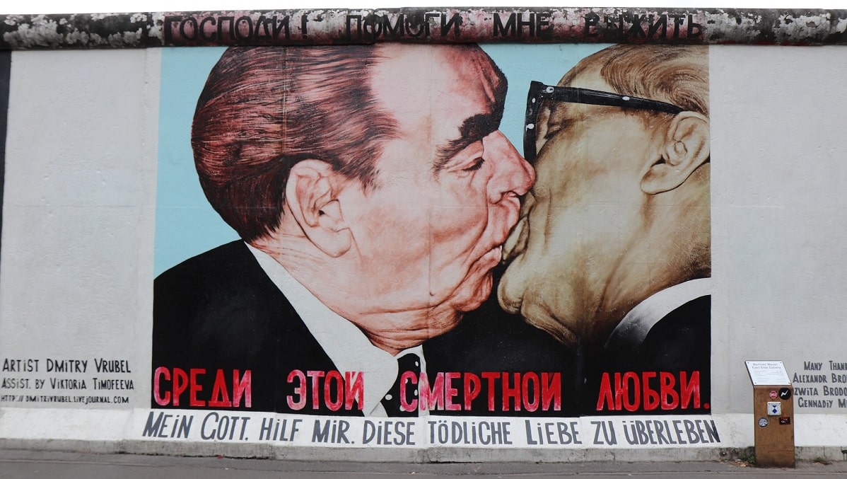 גלריית איסט סייד - ציורי קיר על גבי חומת ברלין
