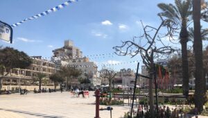 ממוקם ממש בלב העיר, כיכר העצמאות היא הכיכר המרכזית של העיר נתניה, תמצאו בה פעילויות ואטרקציות מעניינות והיא מהווה נקודת מפגש לטיולים עבור תיירים ומקומיים כאחד. הנה כל מה שכדאי לדעת לפני שמגיעים אל כיכר העצמאות בעיר נתניה >>