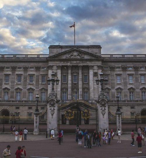 Buckingham Palace london england